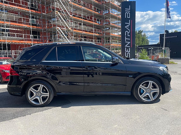 Mercedes-Benz GLE500 e 15 of 30