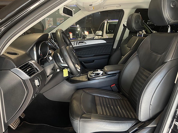 Mercedes-Benz GLE500 e 17 of 30