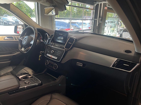 Mercedes-Benz GLE500 e 18 of 30
