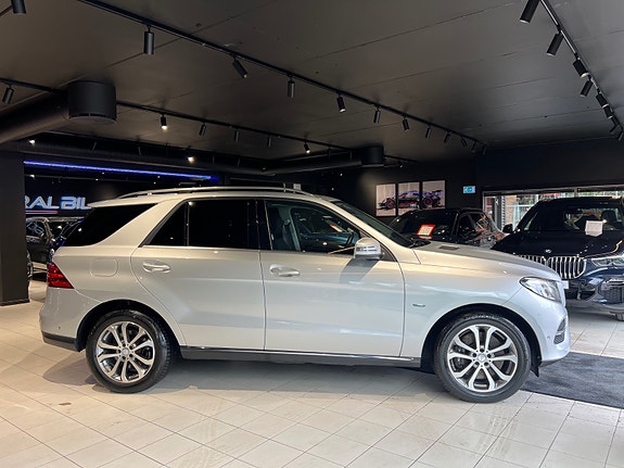 Mercedes-Benz GLE500 e 17 of 30