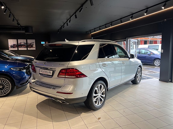 Mercedes-Benz GLE500 e 19 of 30