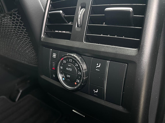 Mercedes-Benz GLE500 e 26 of 30