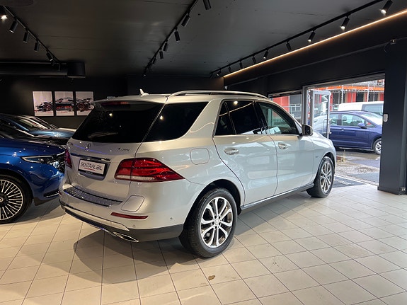 Mercedes-Benz GLE500 e 18 of 30