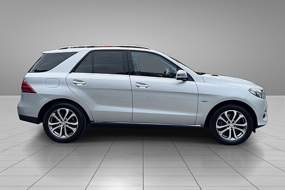 Mercedes-Benz GLE500 e 6 of 30