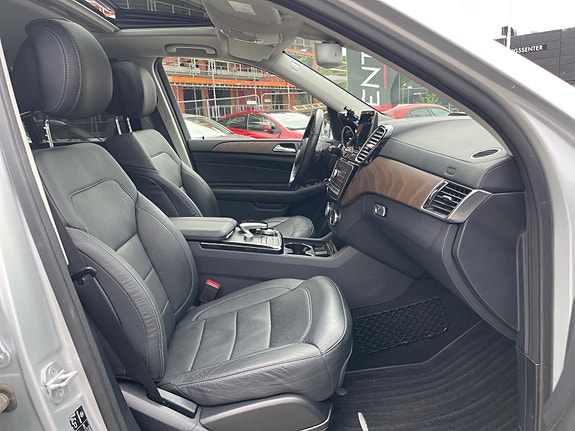 Mercedes-Benz GLE500 e 22 of 30
