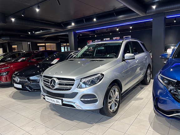 Mercedes-Benz GLE500 e 13 of 30