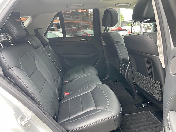 Mercedes-Benz GLE500 e 24 of 30