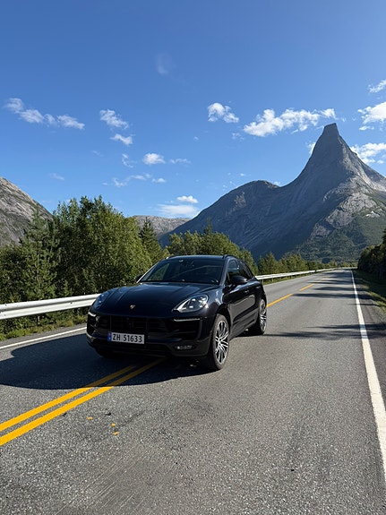 Porsche Macan 4 5 of 26