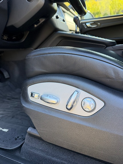 Porsche Macan 4 17 of 26