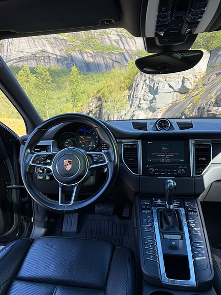 Porsche Macan 4 8 of 26