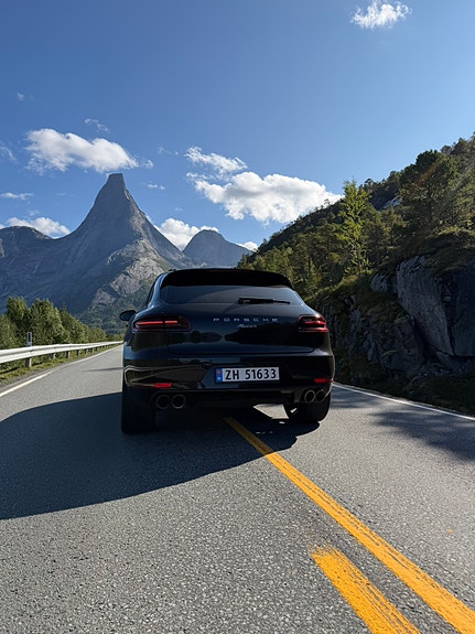 Porsche Macan 4 7 of 26