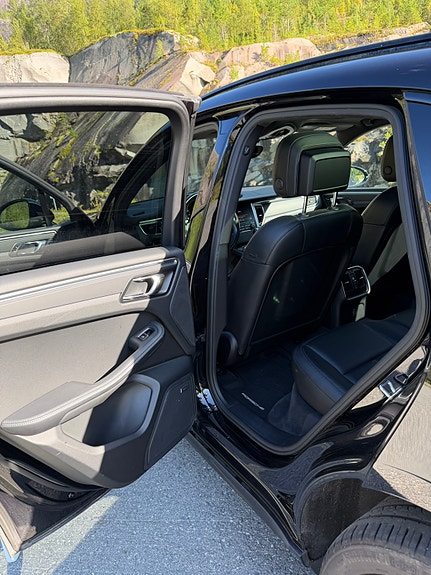 Porsche Macan 4 21 of 26