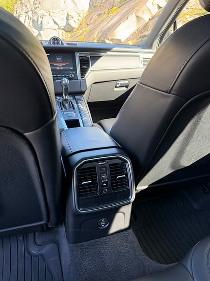 Porsche Macan 4 20 of 26
