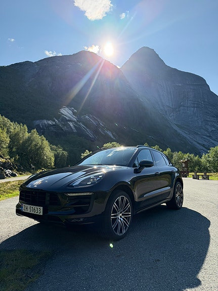 Porsche Macan 4 3 of 26