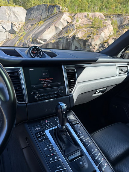 Porsche Macan 4 10 of 26