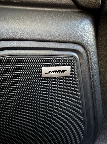 Porsche Macan 4 24 of 26
