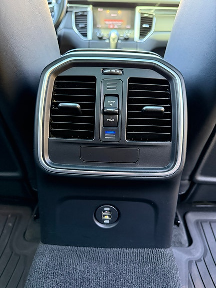 Porsche Macan 4 23 of 26
