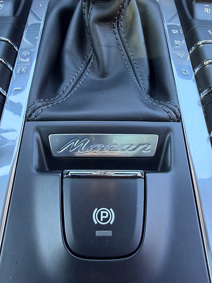 Porsche Macan 4 12 of 26