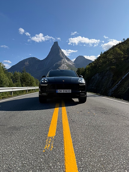 Porsche Macan 4 4 of 26