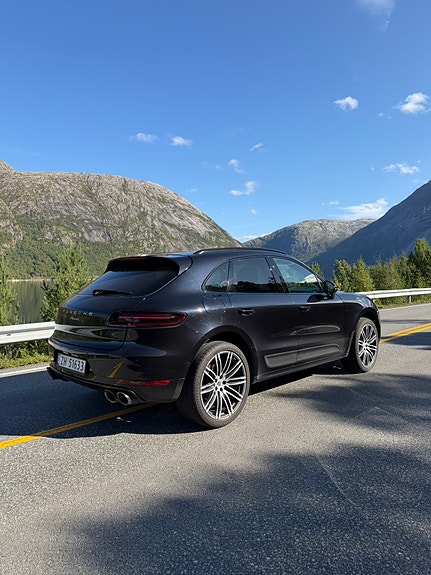 Porsche Macan 4 6 of 26