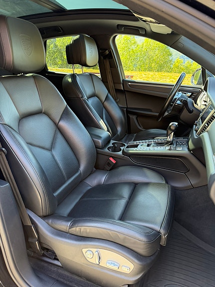 Porsche Macan 4 16 of 26