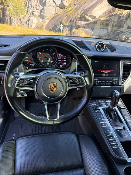 Porsche Macan 4 9 of 26
