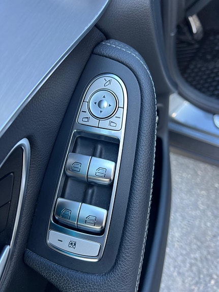 Mercedes-Benz GLC350 e 29 of 30