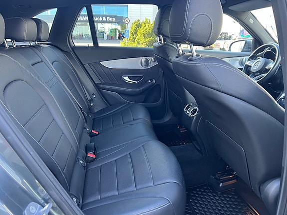 Mercedes-Benz GLC350 e 14 of 30