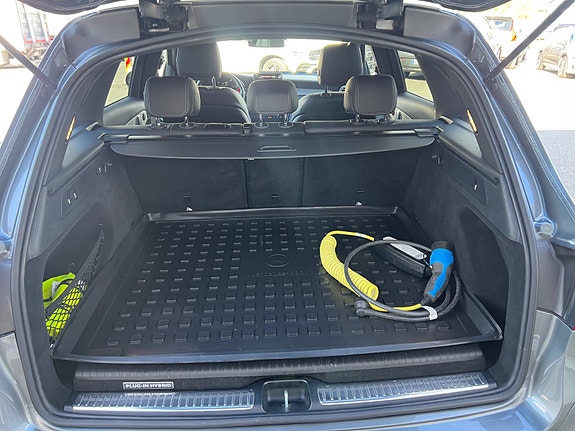 Mercedes-Benz GLC350 e 28 of 30