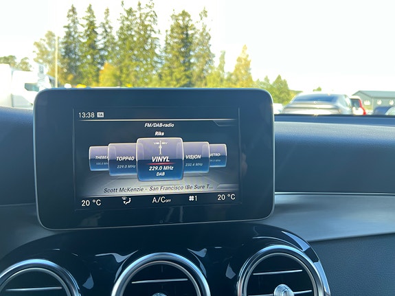 Mercedes-Benz GLC350 e 19 of 30