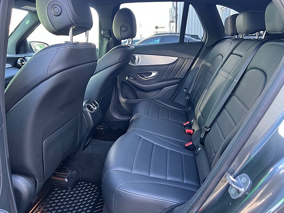 Mercedes-Benz GLC350 e 13 of 30