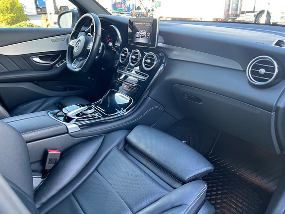 Mercedes-Benz GLC350 e 10 of 30