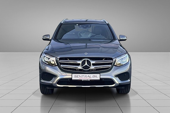 Mercedes-Benz GLC350 e 3 of 30