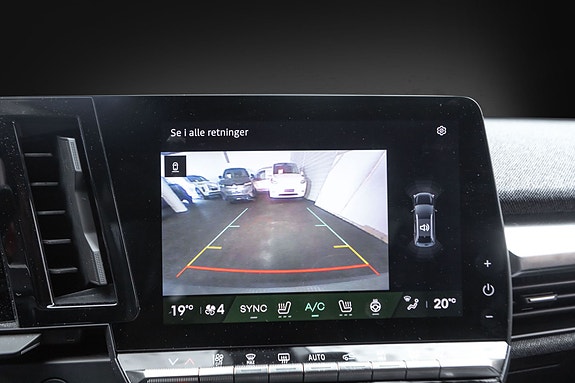 Renault Scenic E-Tech 18 of 27