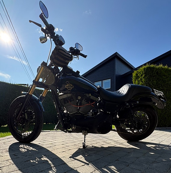 Harley-Davidson FXDB Dyna Street Bob 8 of 10