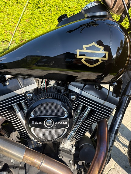 Harley-Davidson FXDB Dyna Street Bob 4 of 10