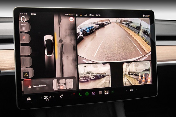 Tesla Model Y 12 of 28