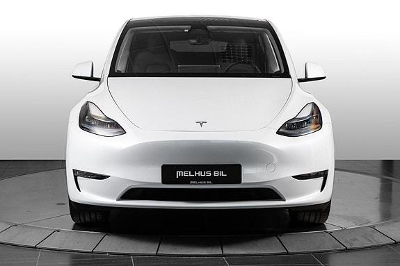 Tesla Model Y 2 of 28