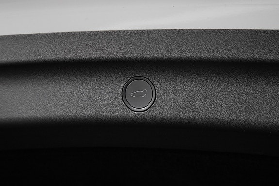 Tesla Model Y 11 of 28