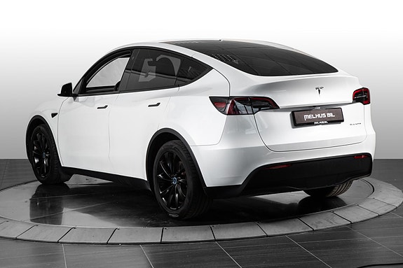 Tesla Model Y 6 of 28