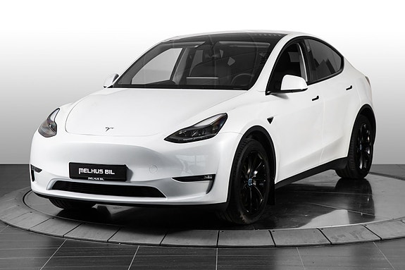 Tesla Model Y 3 of 28