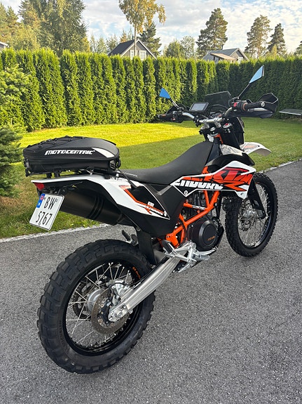KTM 690 Enduro R 4 of 17