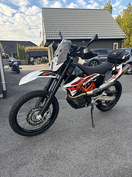 KTM 690 Enduro R 5 of 17
