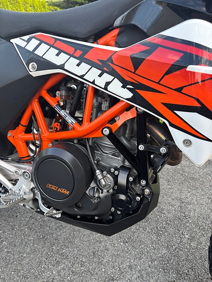 KTM 690 Enduro R 10 of 17