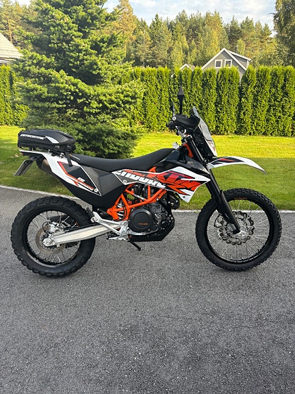 KTM 690 Enduro R 2 of 17