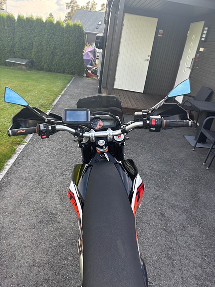KTM 690 Enduro R 3 of 17