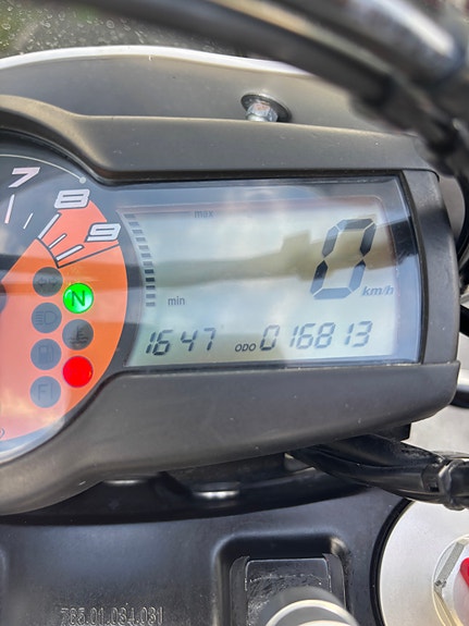 KTM 690 Enduro R 11 of 17