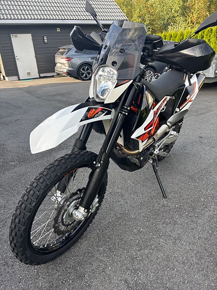KTM 690 Enduro R 7 of 17