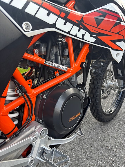 KTM 690 Enduro R 9 of 17