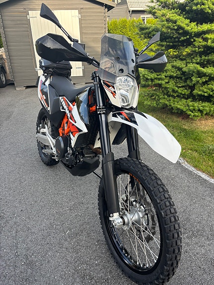 KTM 690 Enduro R 8 of 17